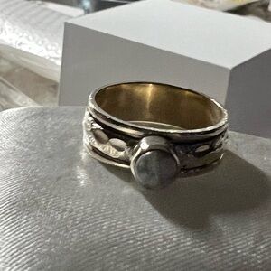 NEW Spinner Hammered Silver Women's Ring w stone
